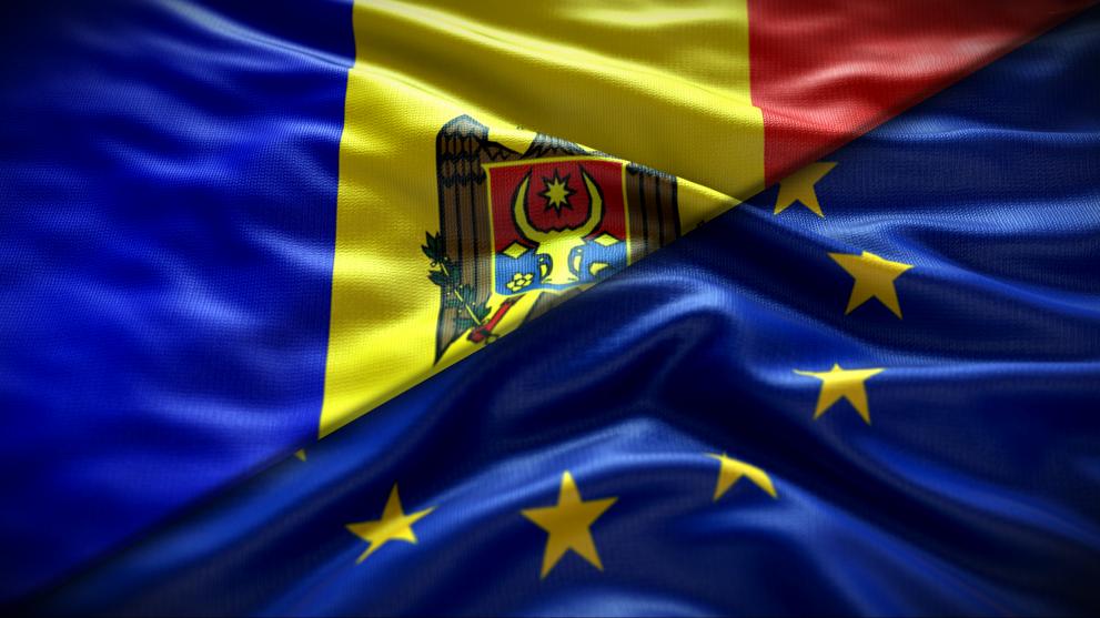 EU-Moldova flags