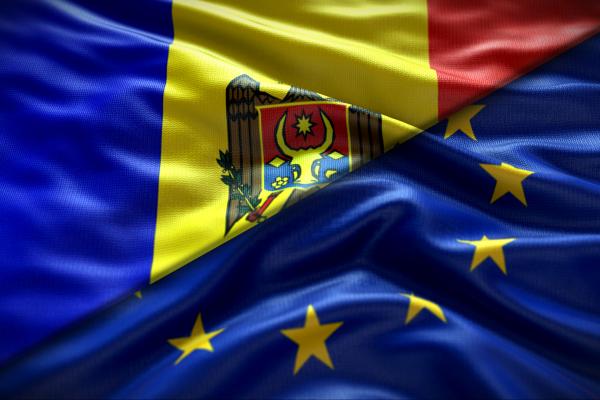 EU-Moldova flags